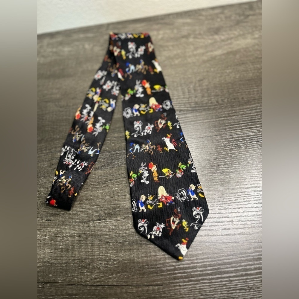 Vintage Warner Brother novelty men's 100% silk Tie